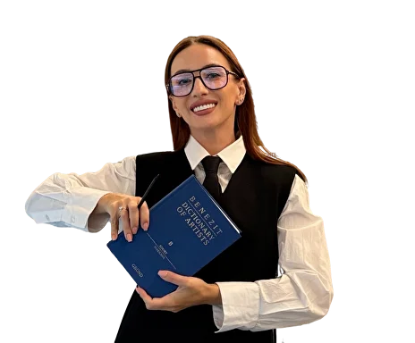 Яна Белая с книгой